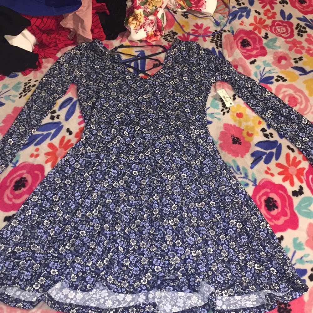 A dress, never worn !!